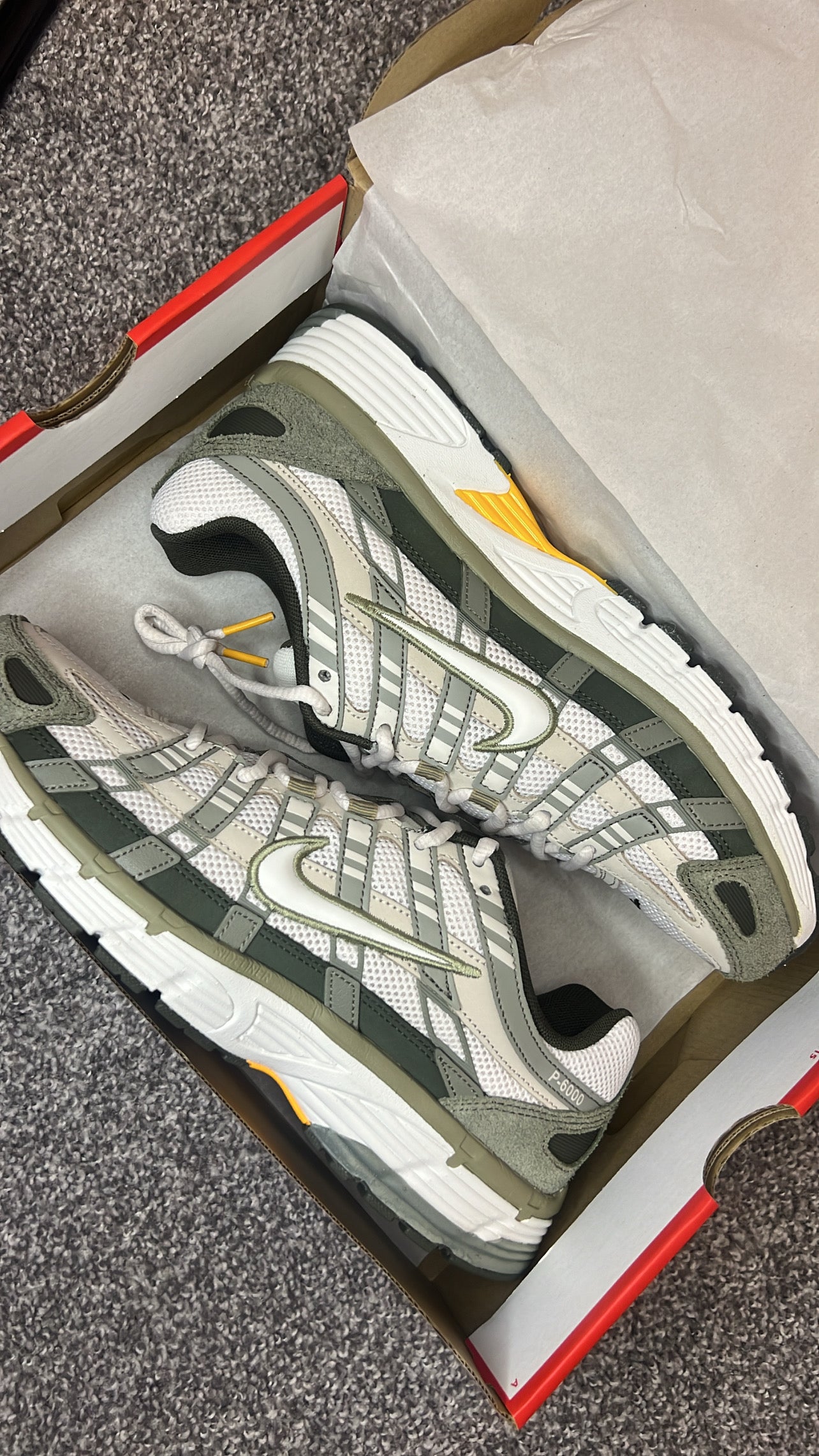 NIKE P-6000 - LIGHT ARMY CARGO KHAKI