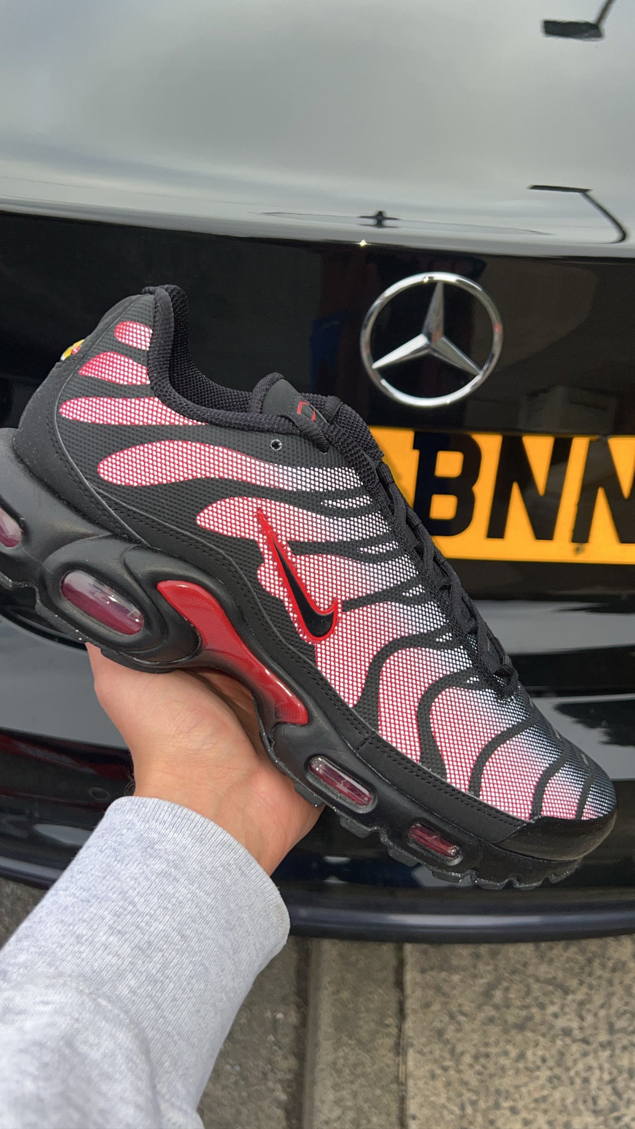 NIKE TN AIR MAX PLUS - BRED REFLECTIVE