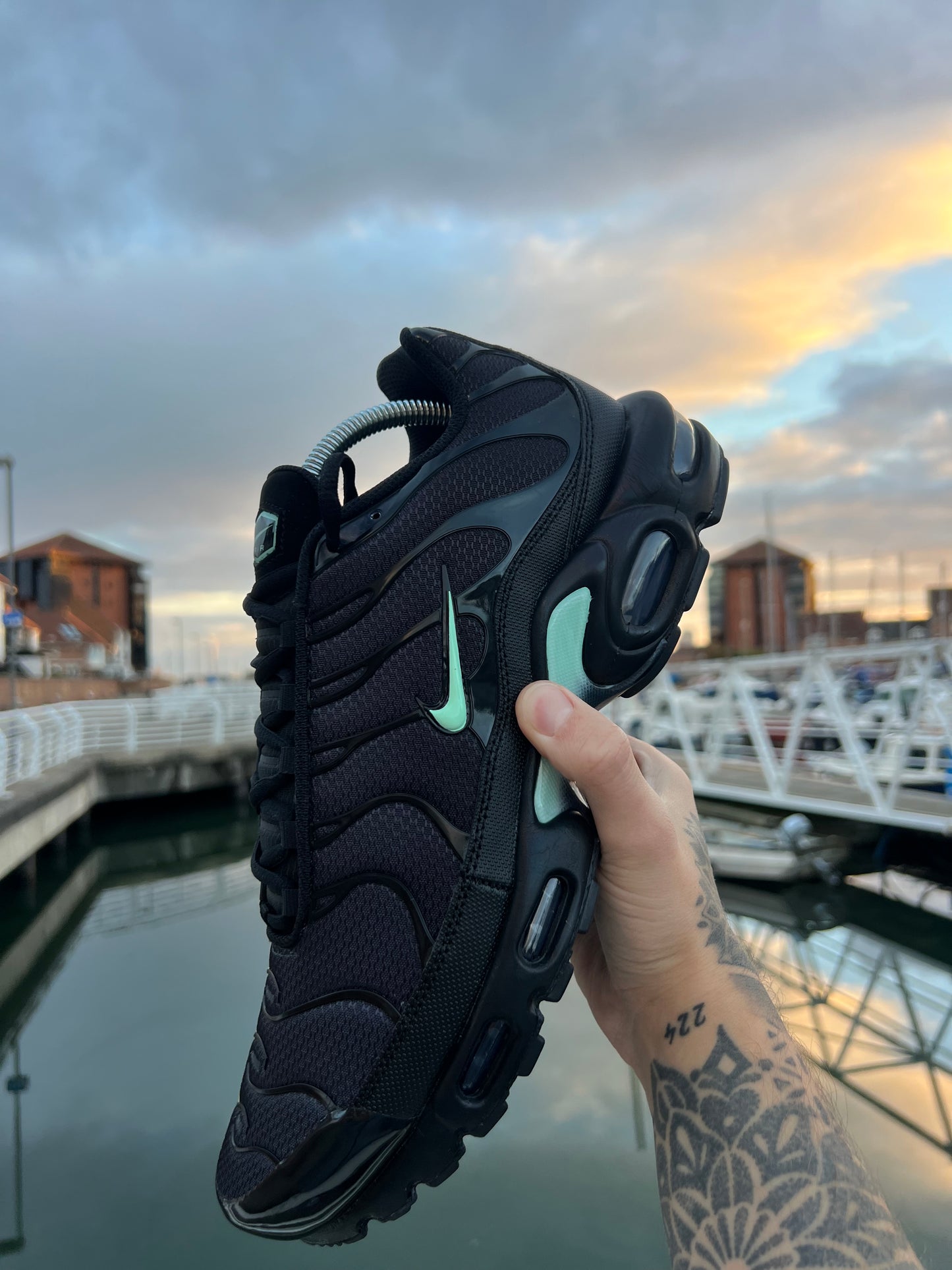 NIKE TN DARK SMOKE TIFFANY