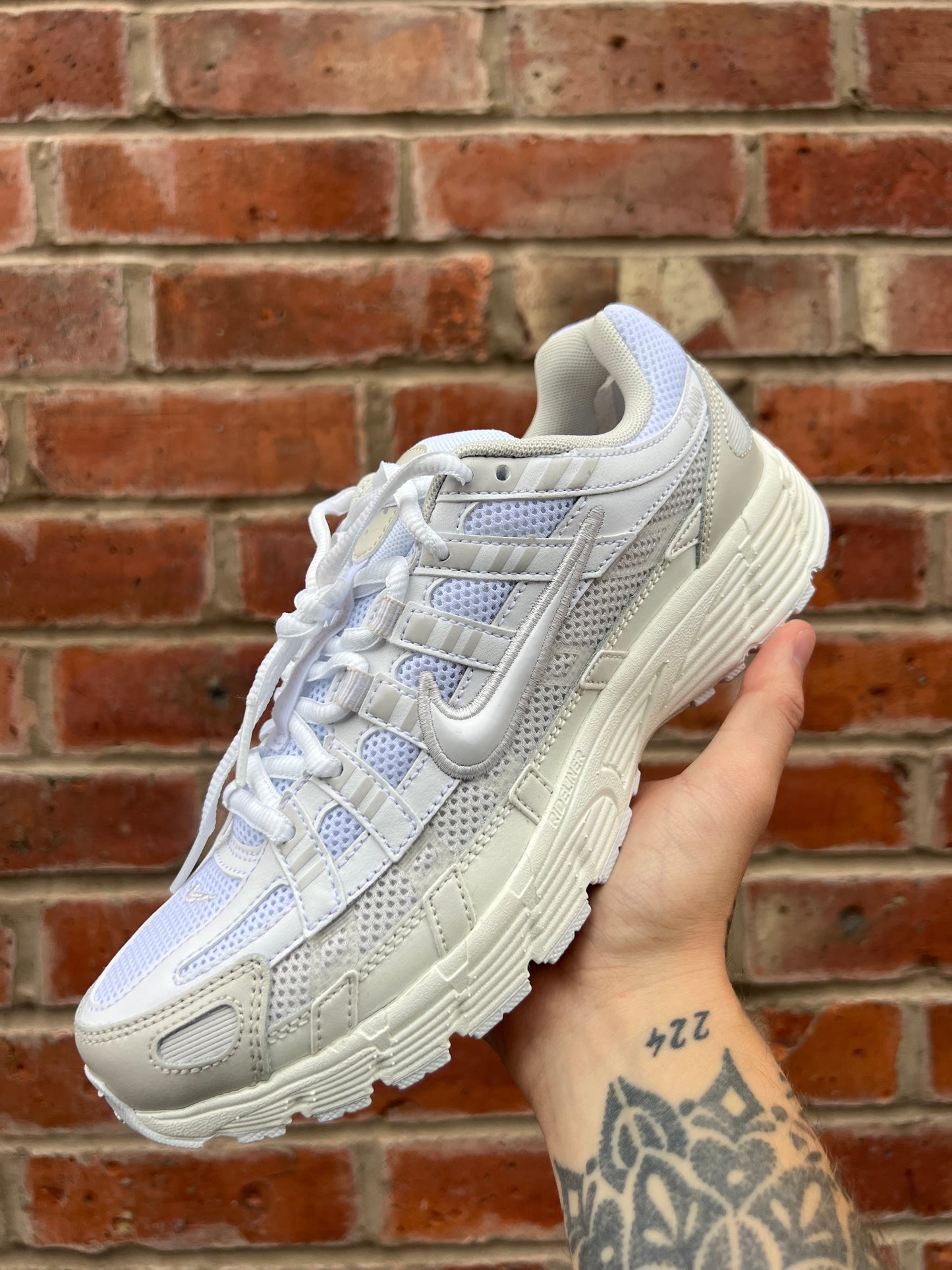 NIKE P-6000 WHITE SAIL VAST GREY