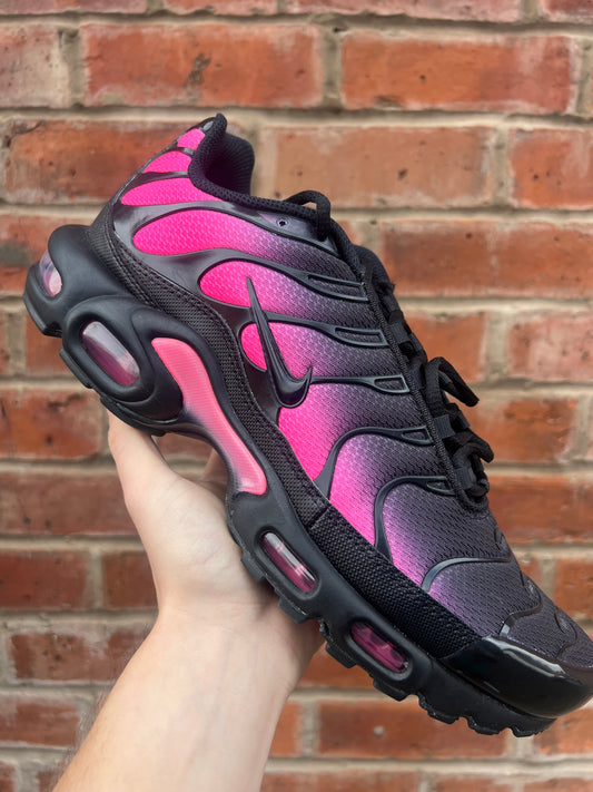 NIKE TN AIR MAX PLUS - BLACK/HYPER PINK