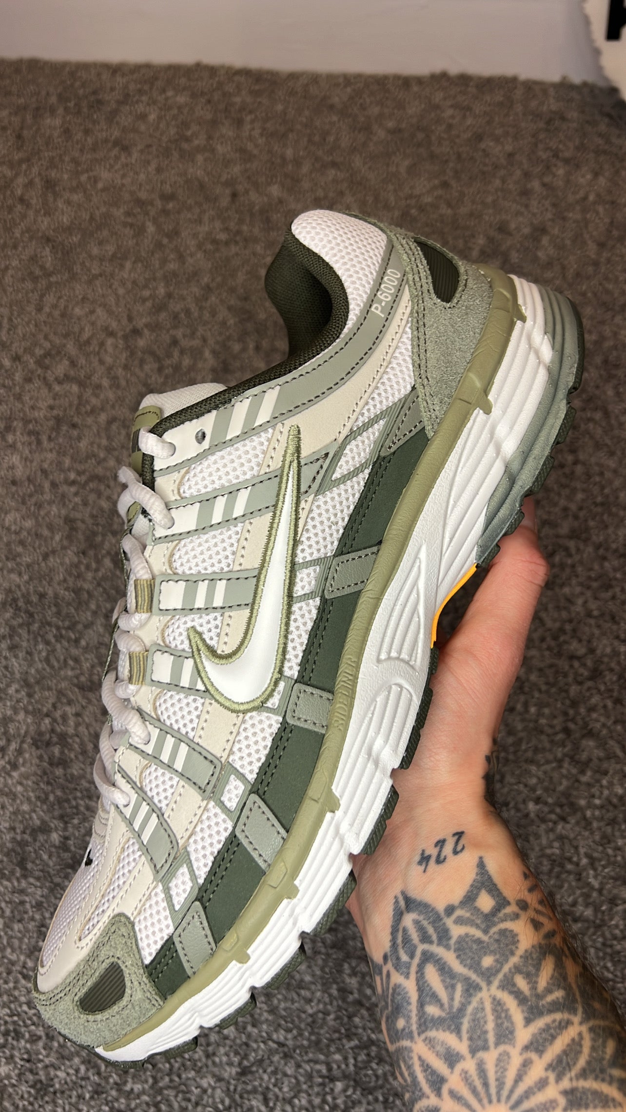 NIKE P-6000 - LIGHT ARMY CARGO KHAKI