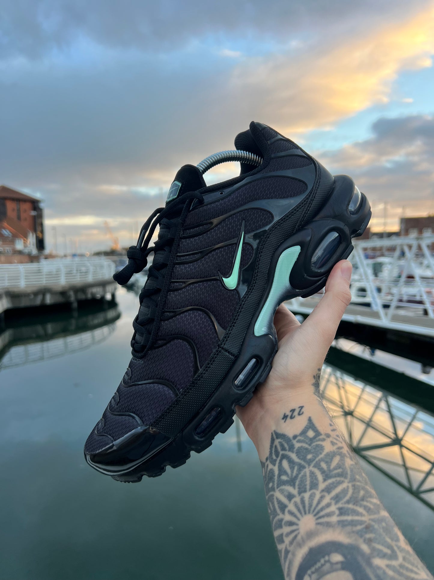 NIKE TN DARK SMOKE TIFFANY