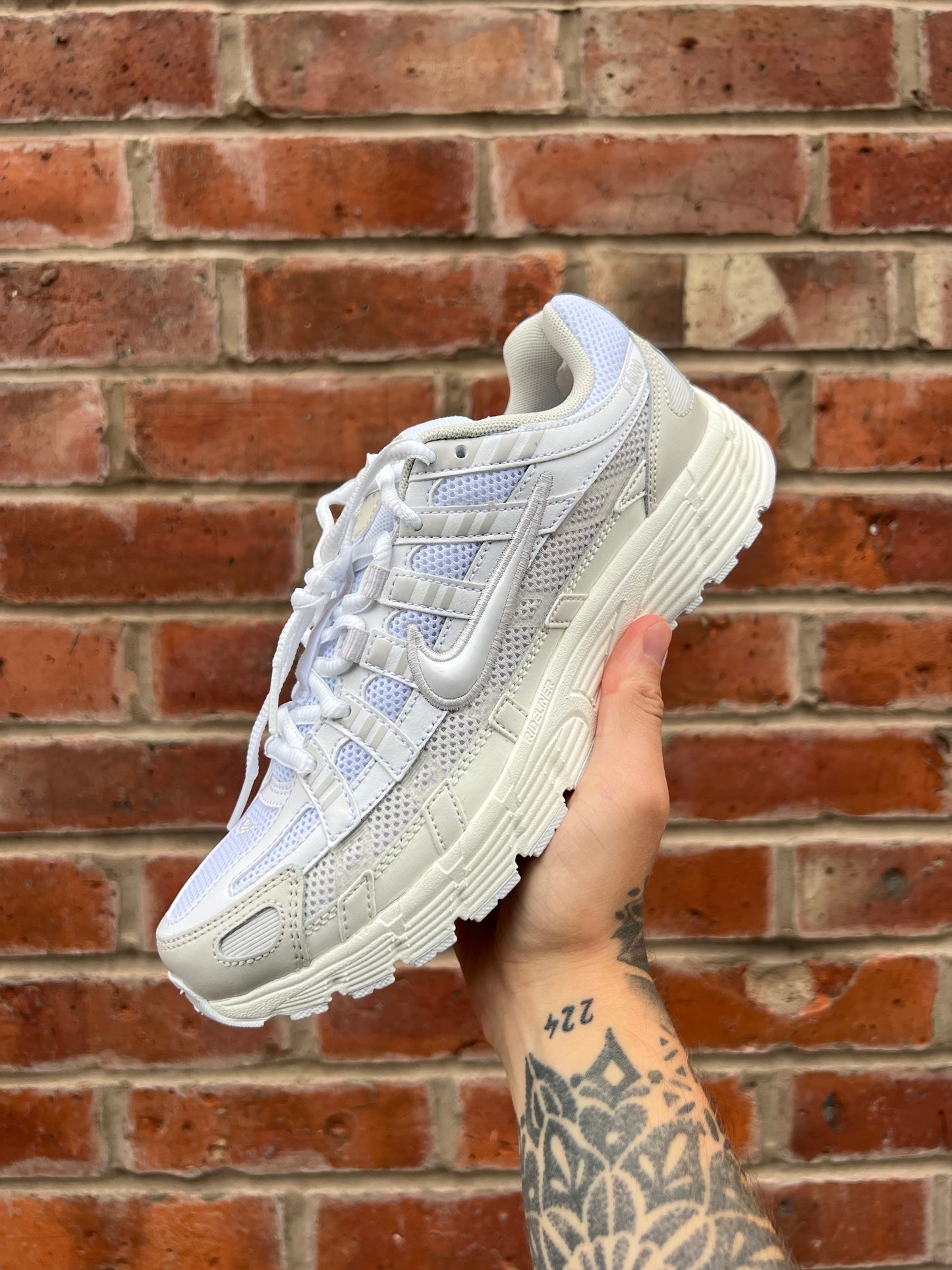 NIKE P-6000 WHITE SAIL VAST GREY