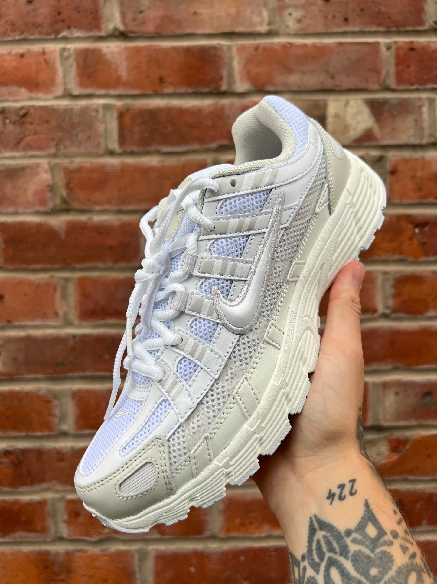 NIKE P-6000 WHITE SAIL VAST GREY
