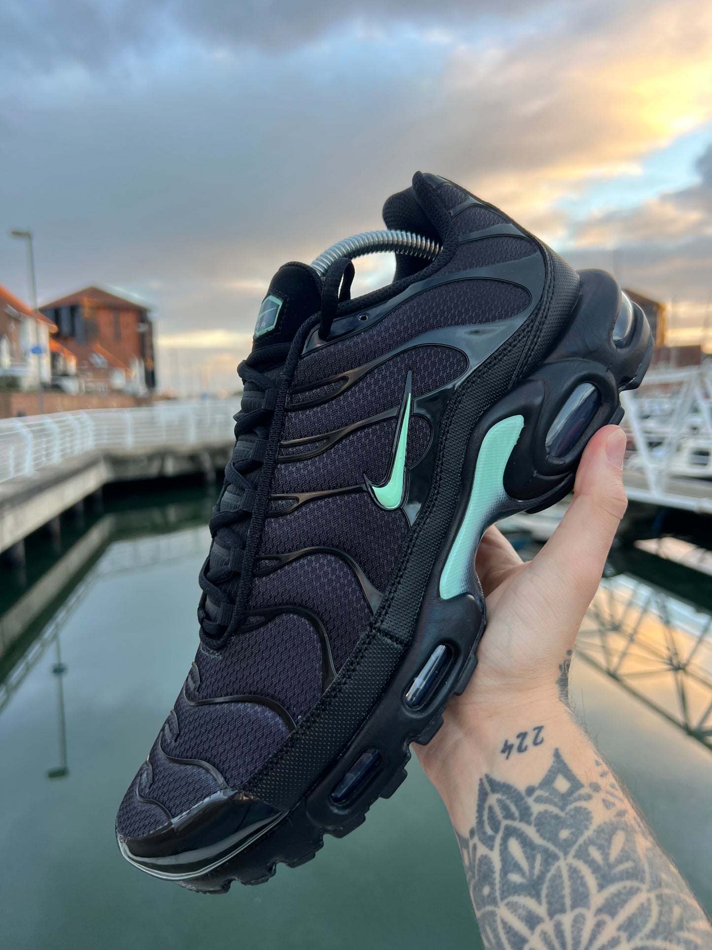 NIKE TN DARK SMOKE TIFFANY
