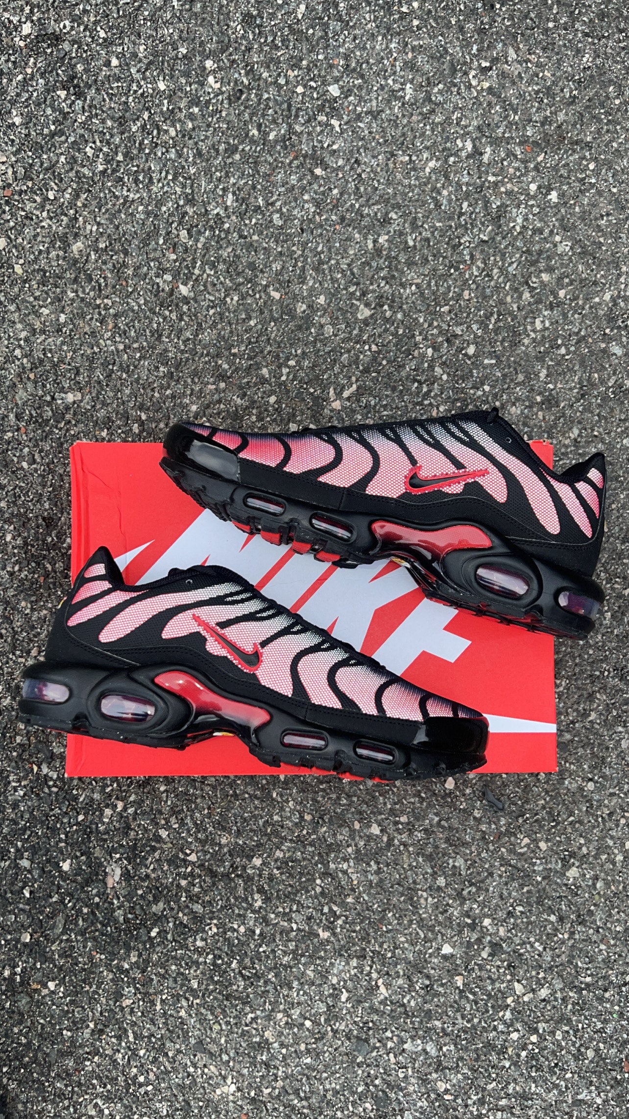 NIKE TN AIR MAX PLUS - BRED REFLECTIVE